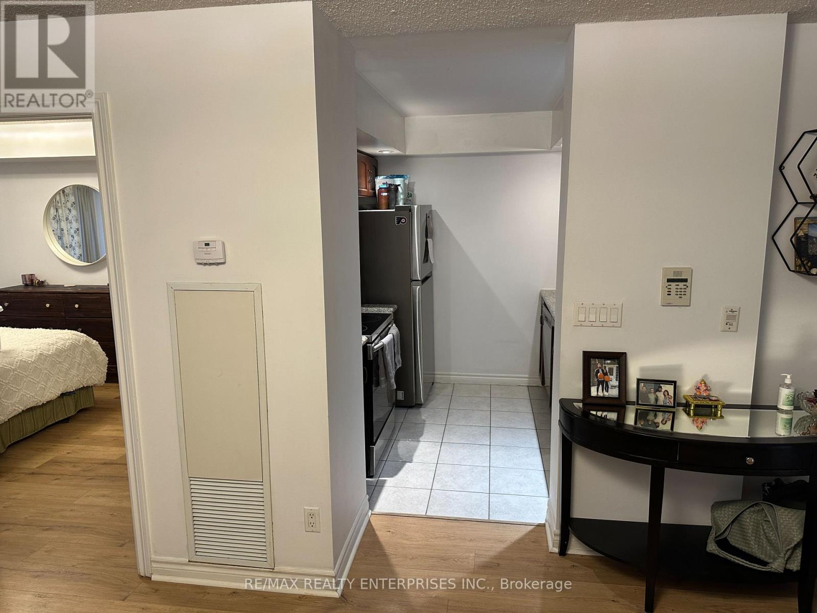 Photo 20 of 409 270 Wellington Street W, Toronto ON