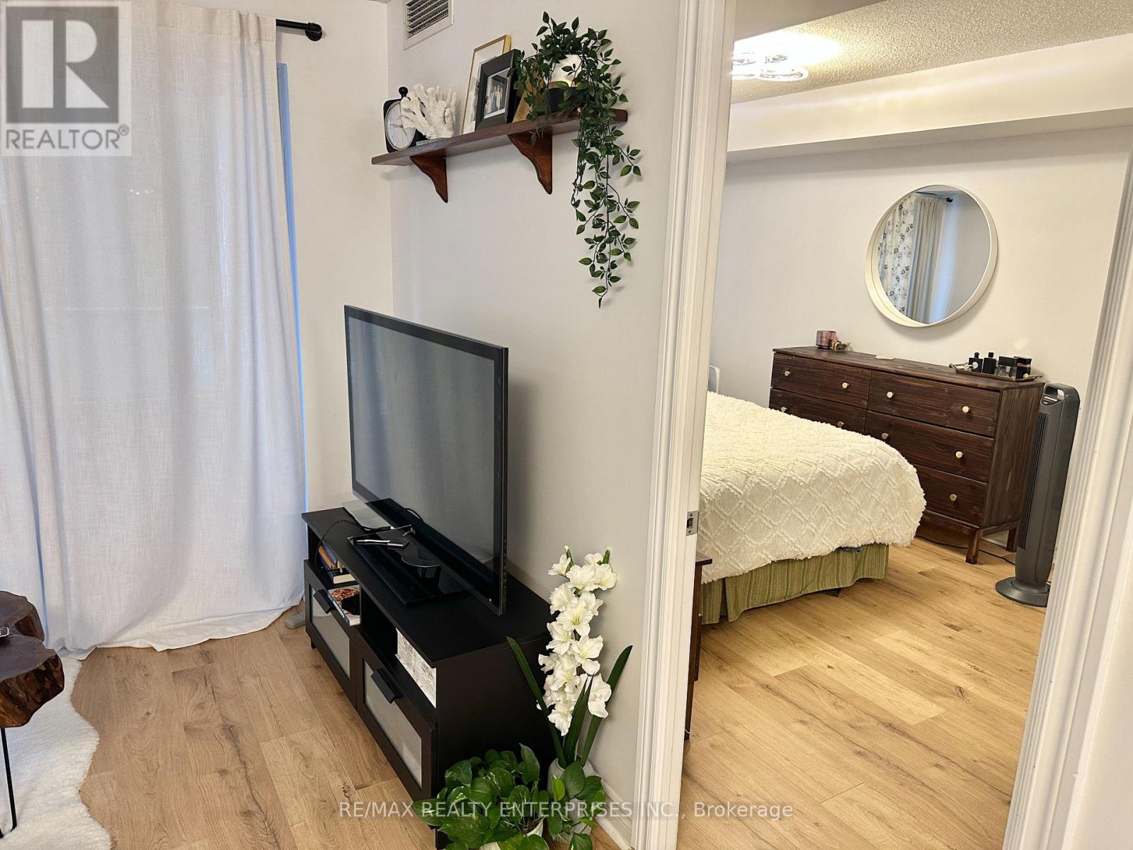 Photo 21 of 409 270 Wellington Street W, Toronto ON