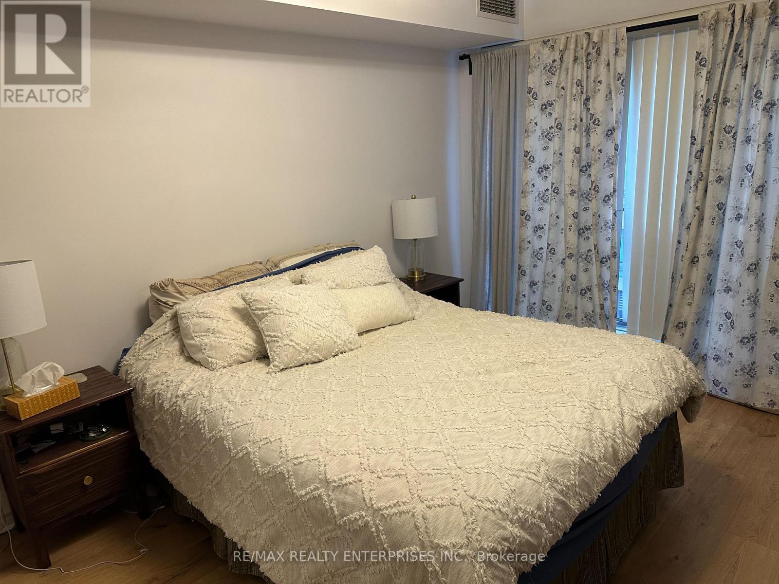 Photo 22 of 409 270 Wellington Street W, Toronto ON