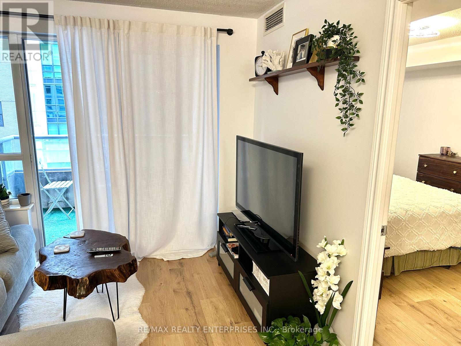 Photo 24 of 409 270 Wellington Street W, Toronto ON