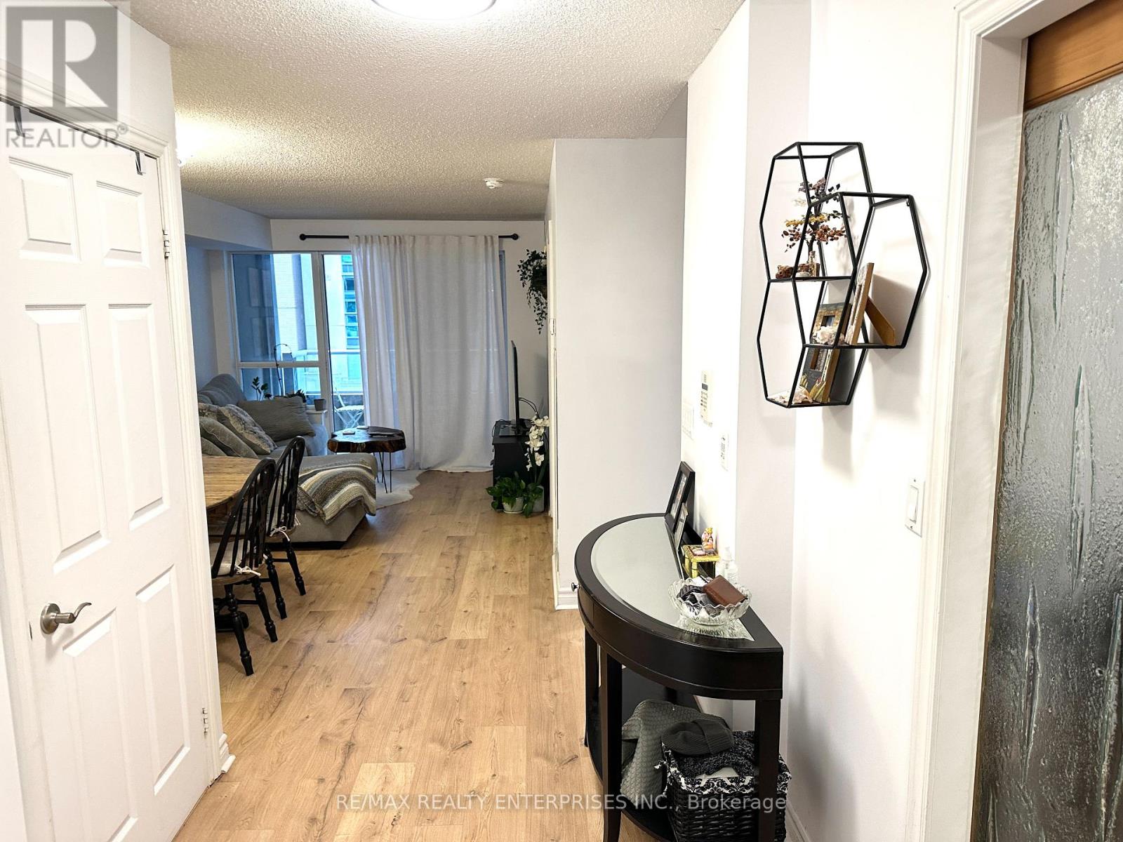 Photo 8 of 409 270 Wellington Street W, Toronto ON