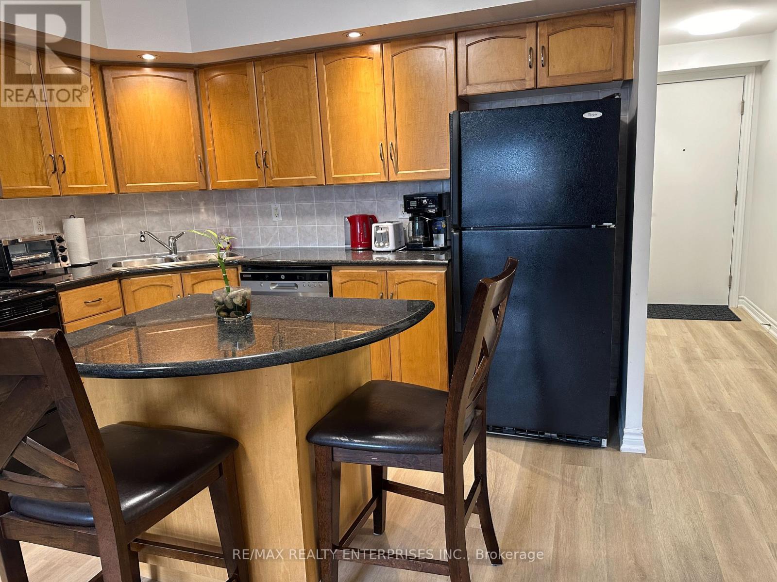 Photo 11 of 436 250 Wellington Street W, Toronto ON