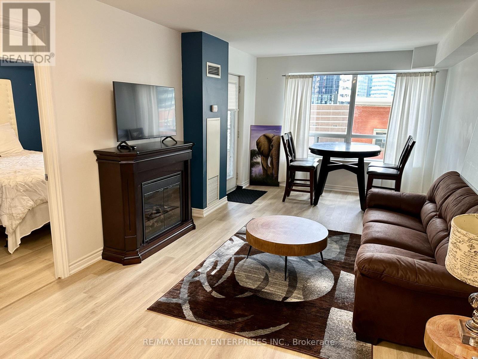 Photo 15 of 436 250 Wellington Street W, Toronto ON