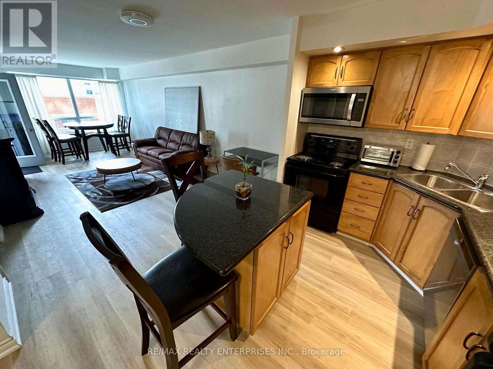 Photo 9 of 436 250 Wellington Street W, Toronto ON