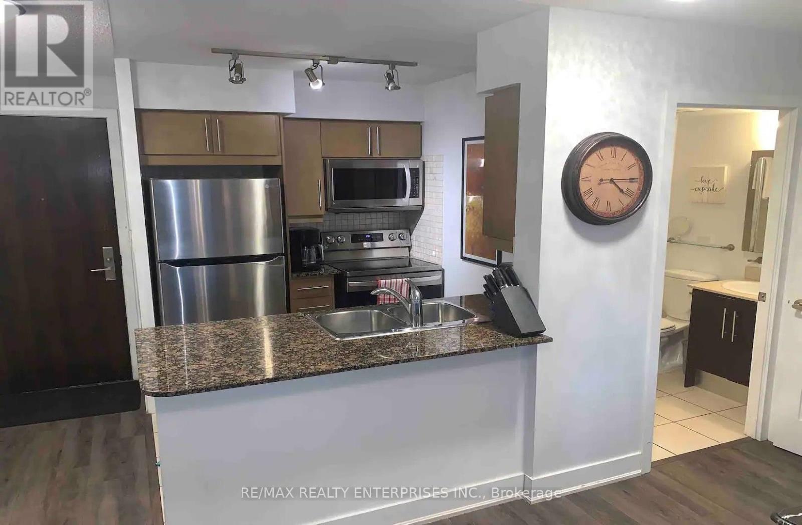 Photo 12 of 517 20 Blue Jays Way, Toronto ON