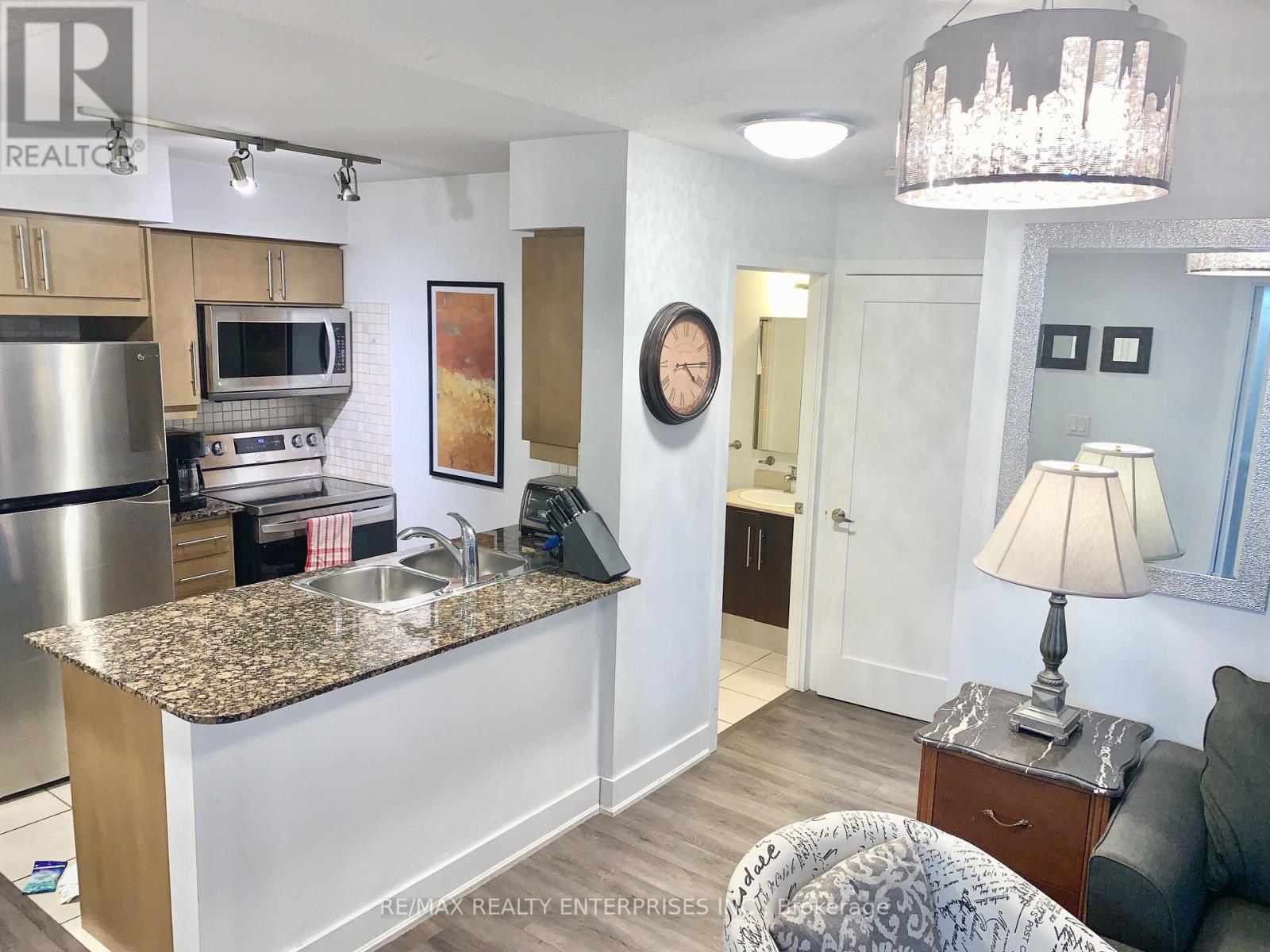 Photo 21 of 517 20 Blue Jays Way, Toronto ON
