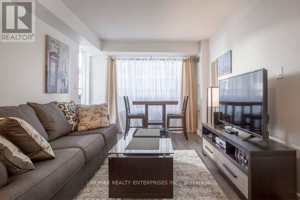 Photo 23 of 517 20 Blue Jays Way, Toronto ON