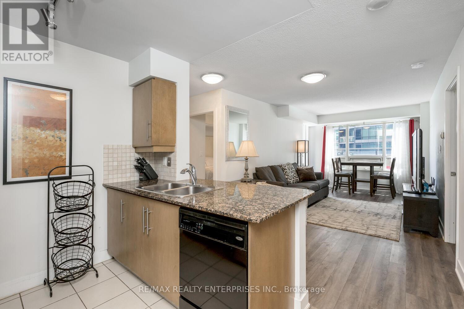 Photo 24 of 517 20 Blue Jays Way, Toronto ON