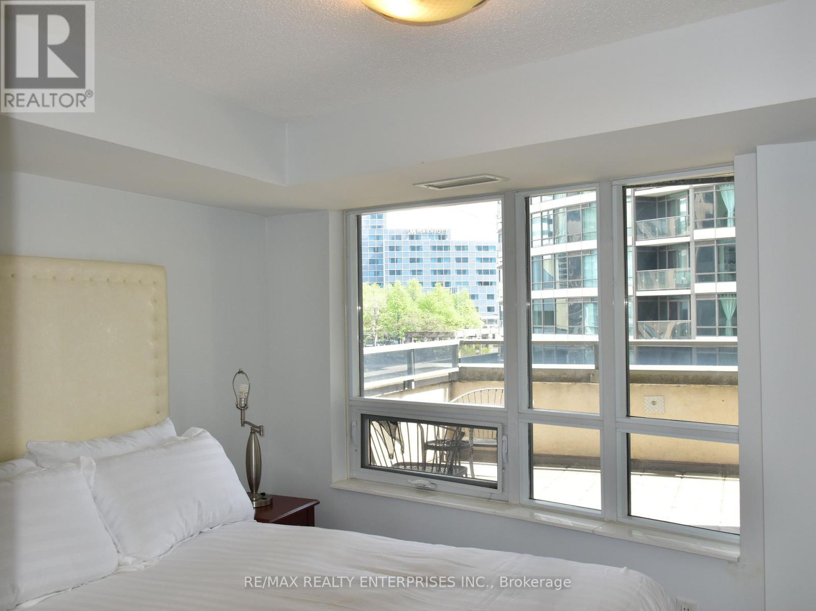 Photo 32 of 517 20 Blue Jays Way, Toronto ON