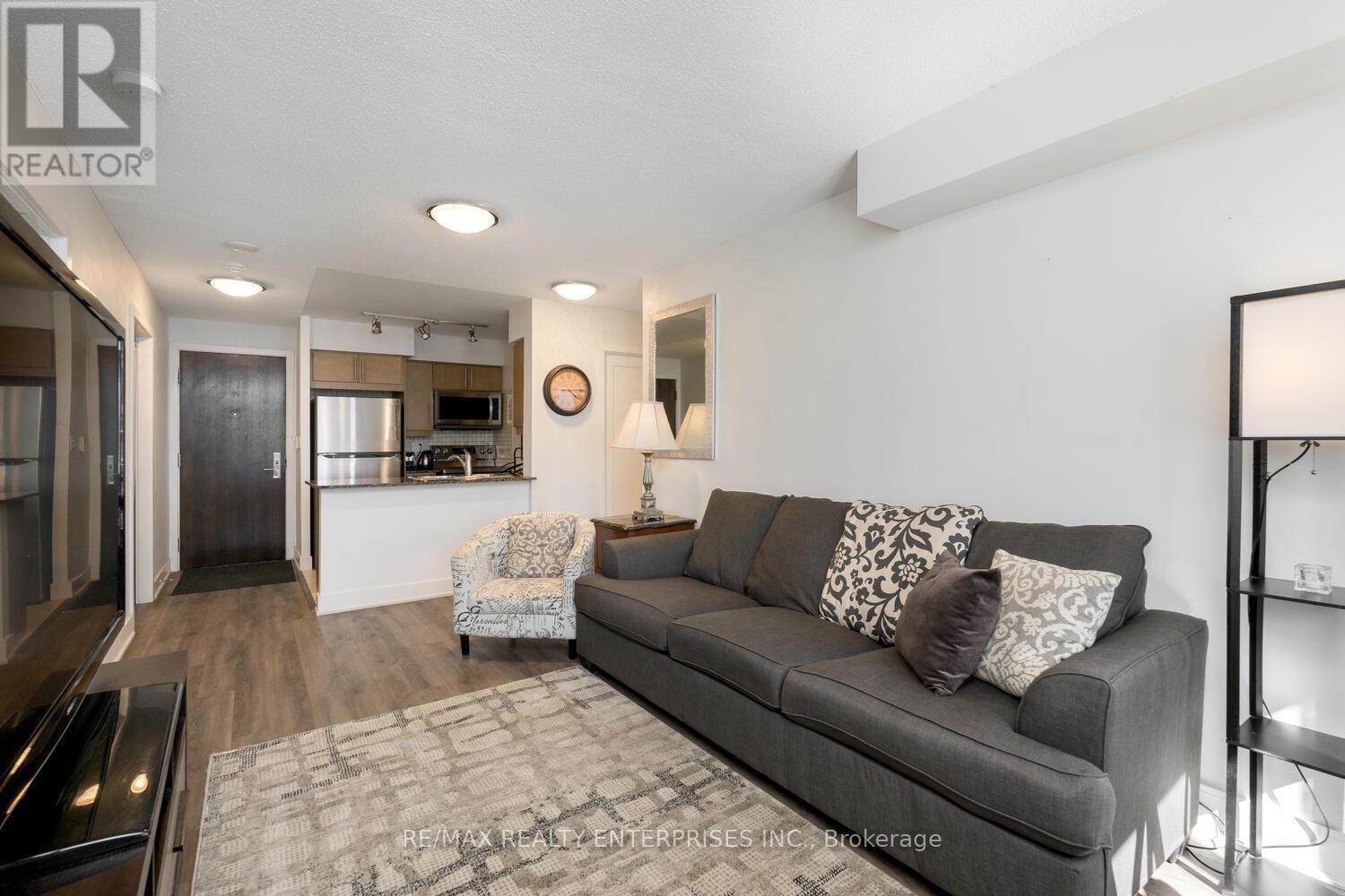Photo 6 of 517 20 Blue Jays Way, Toronto ON