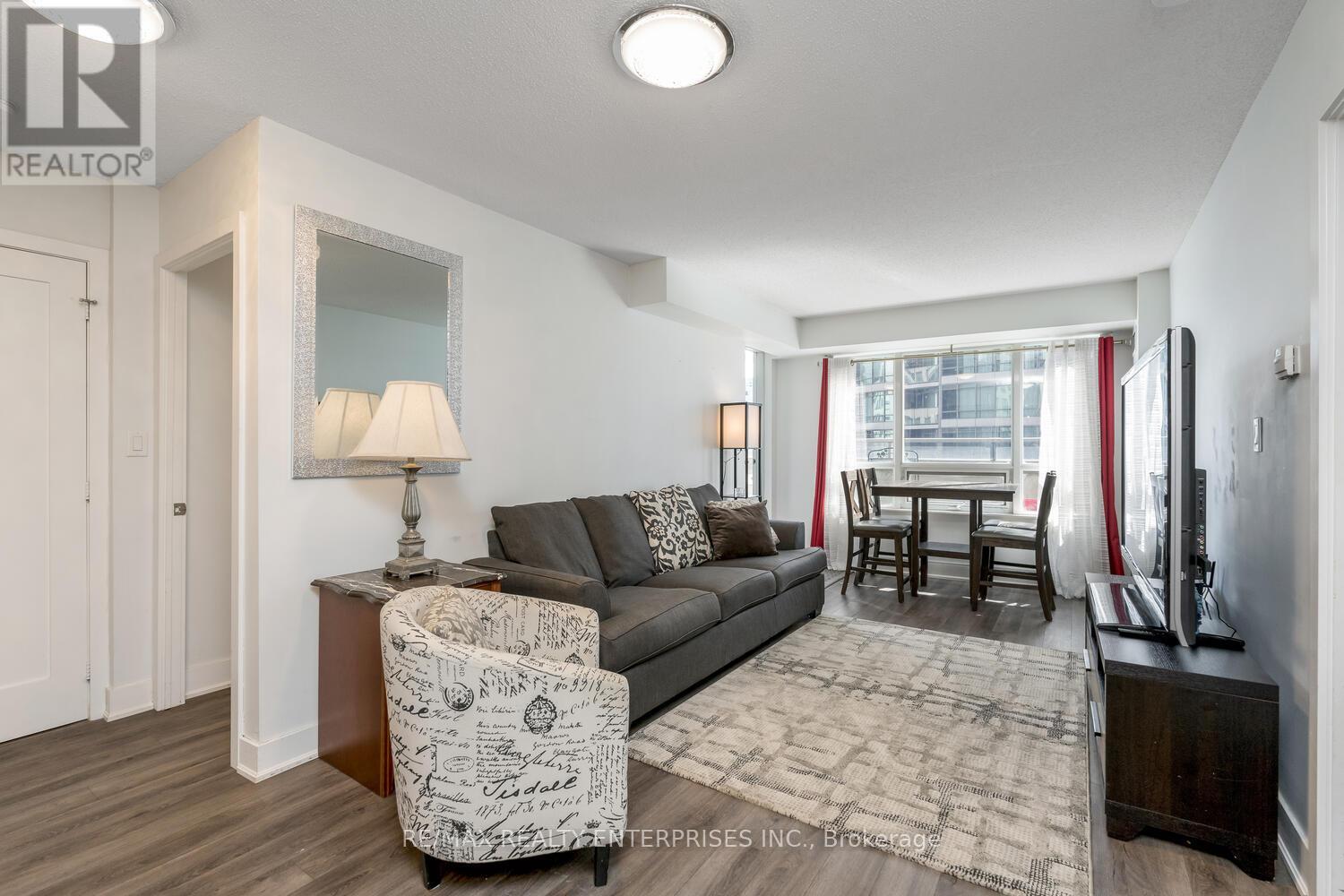 Photo 9 of 517 20 Blue Jays Way, Toronto ON