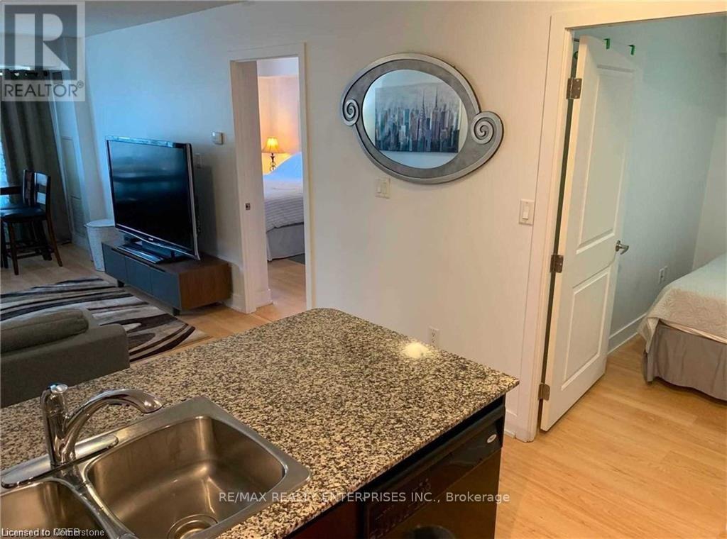 Photo 11 of 1017 20 Blue Jays Way, Toronto ON