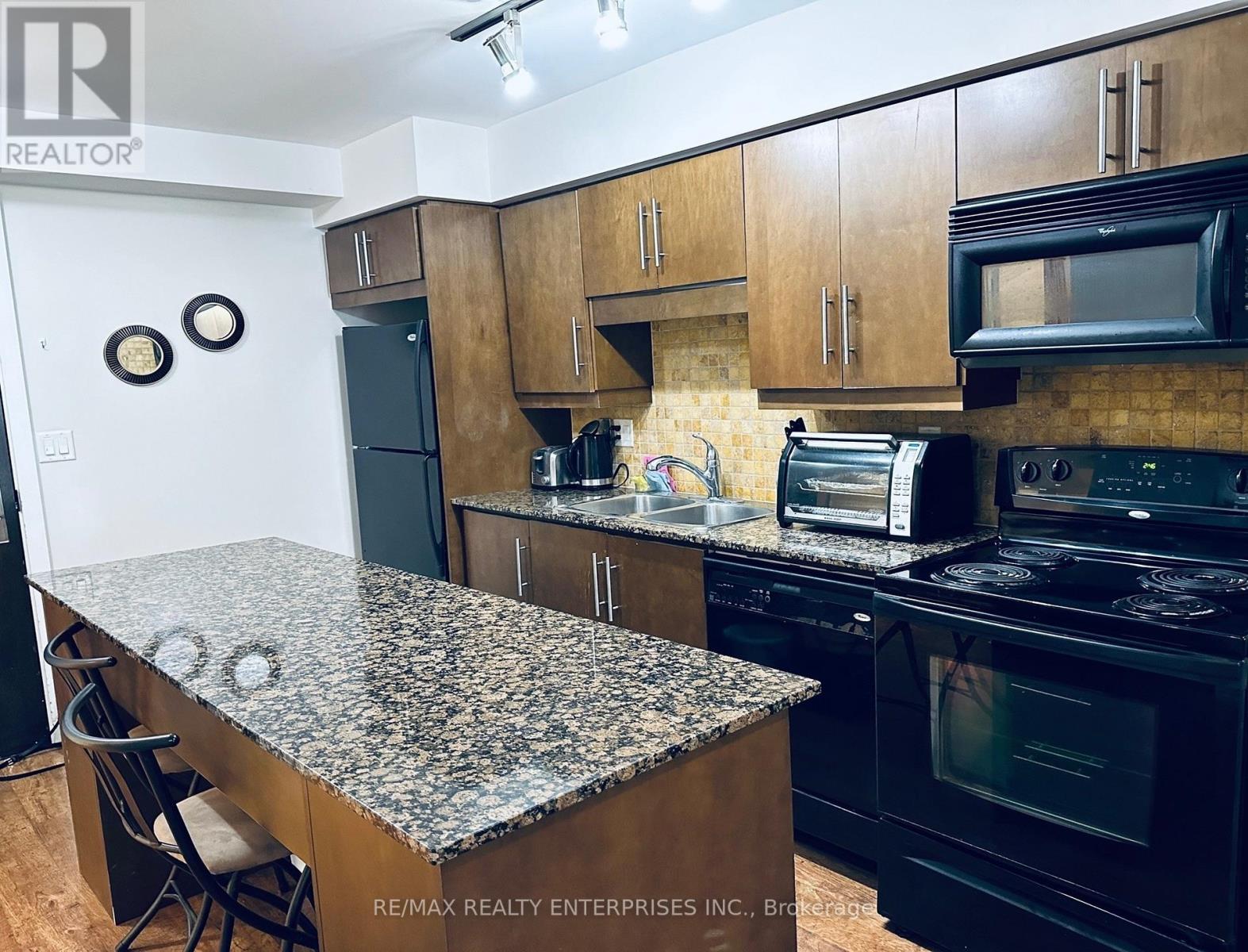 Photo 18 of 909 20 Blue Jays Way, Toronto ON