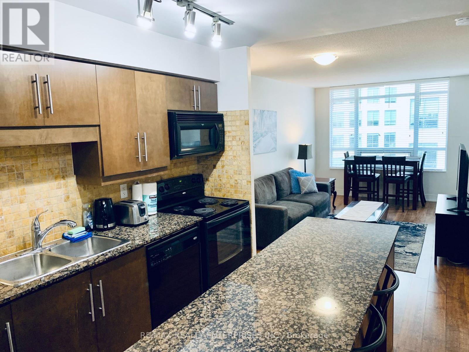 Photo 19 of 909 20 Blue Jays Way, Toronto ON