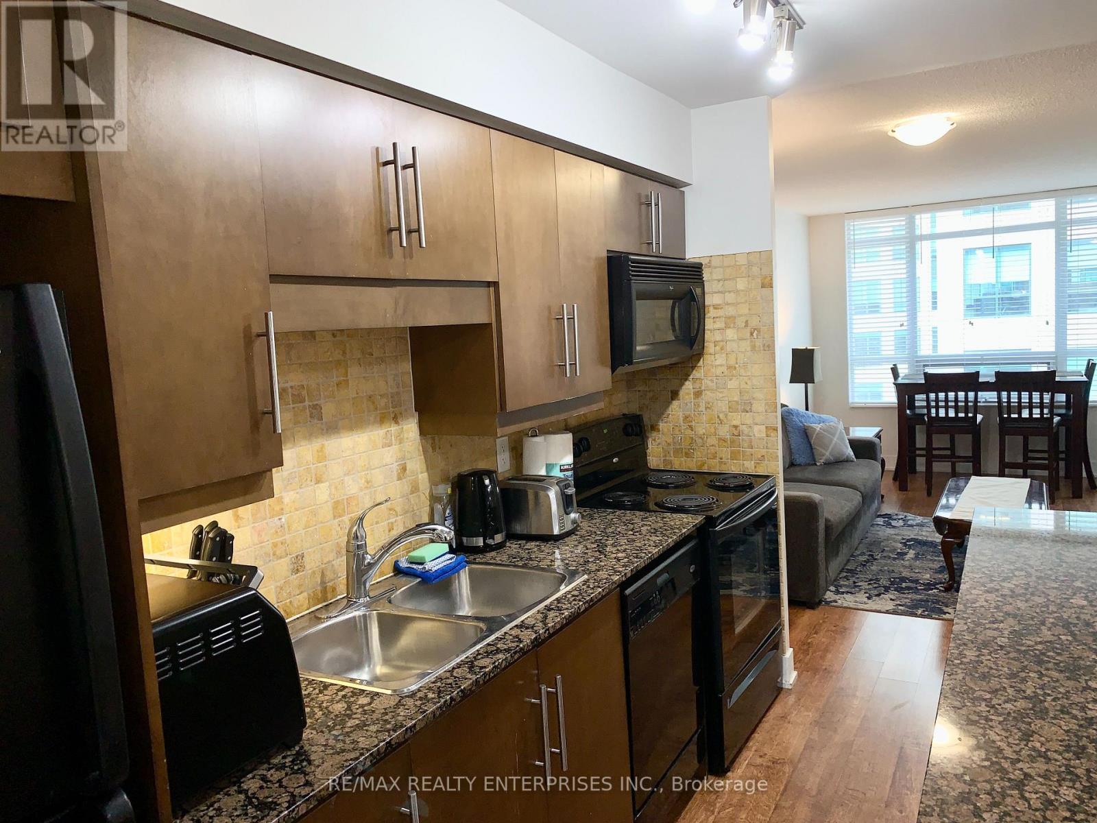 Photo 9 of 909 20 Blue Jays Way, Toronto ON