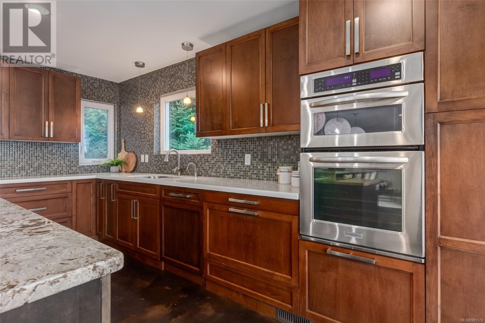 3574 Oakridge Dr, Nanaimo real estate listing 991170