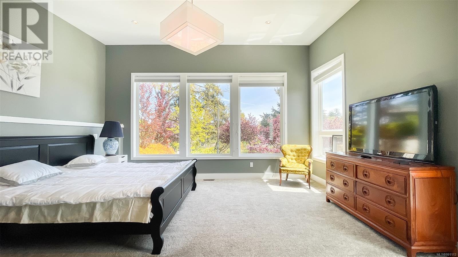 Photo 10 of 3894 Wilkinson Rd, Saanich BC