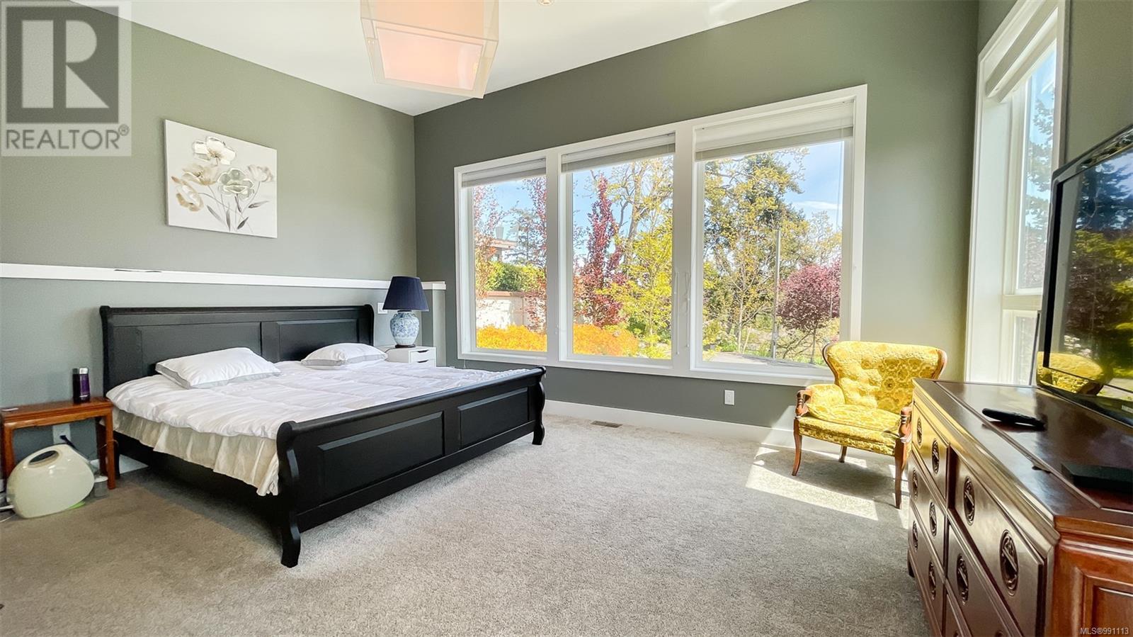 Photo 11 of 3894 Wilkinson Rd, Saanich BC