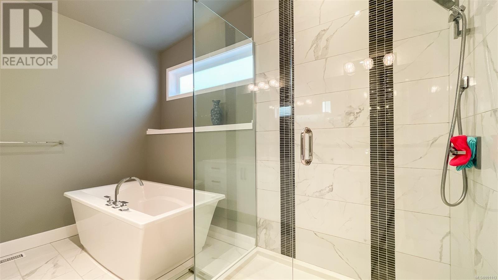 Photo 13 of 3894 Wilkinson Rd, Saanich BC