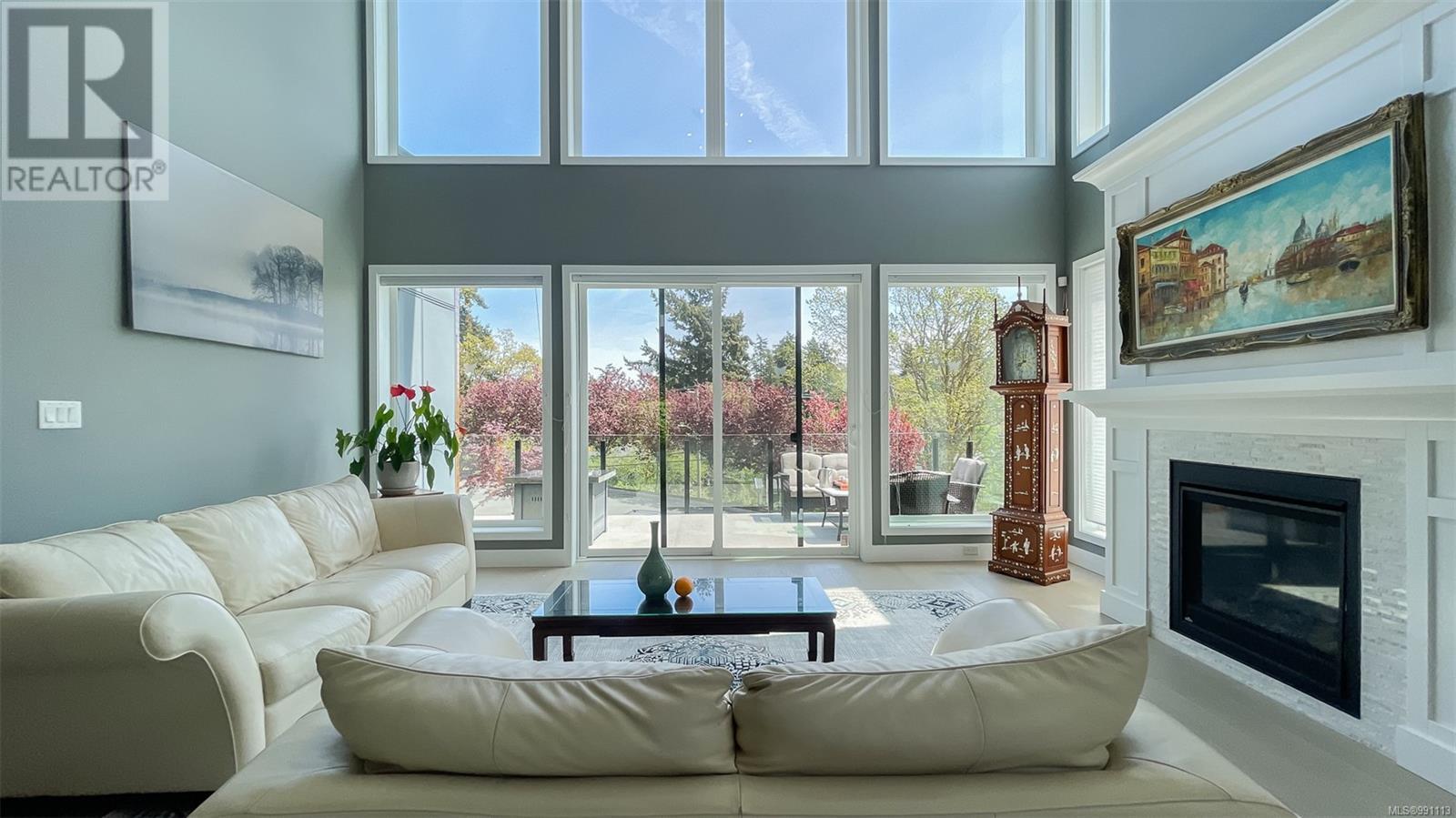 Photo 2 of 3894 Wilkinson Rd, Saanich BC