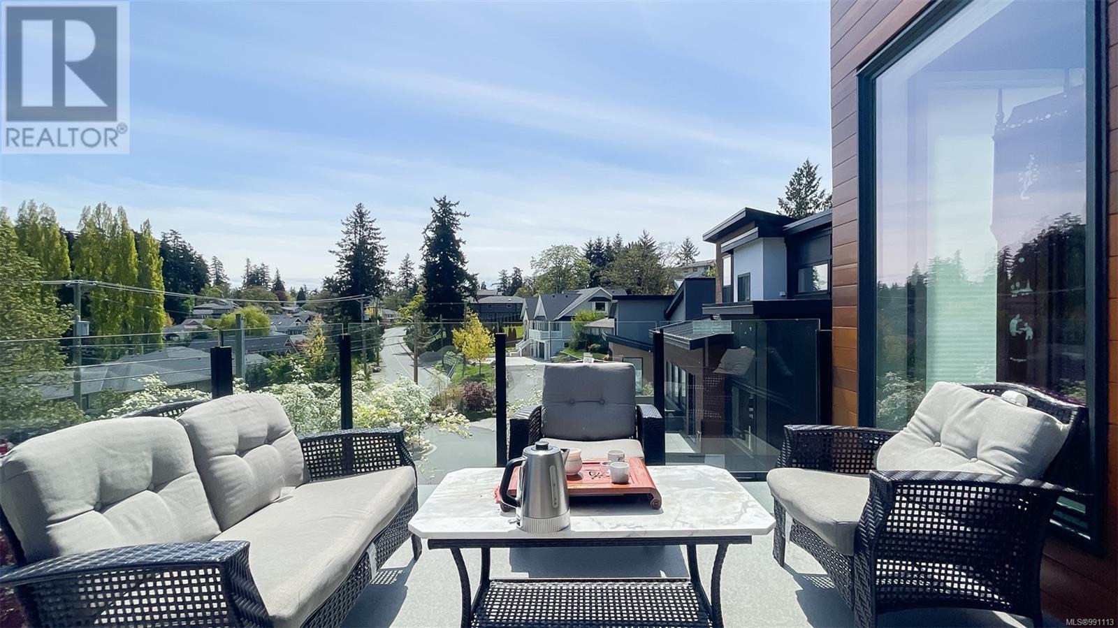 Photo 30 of 3894 Wilkinson Rd, Saanich BC