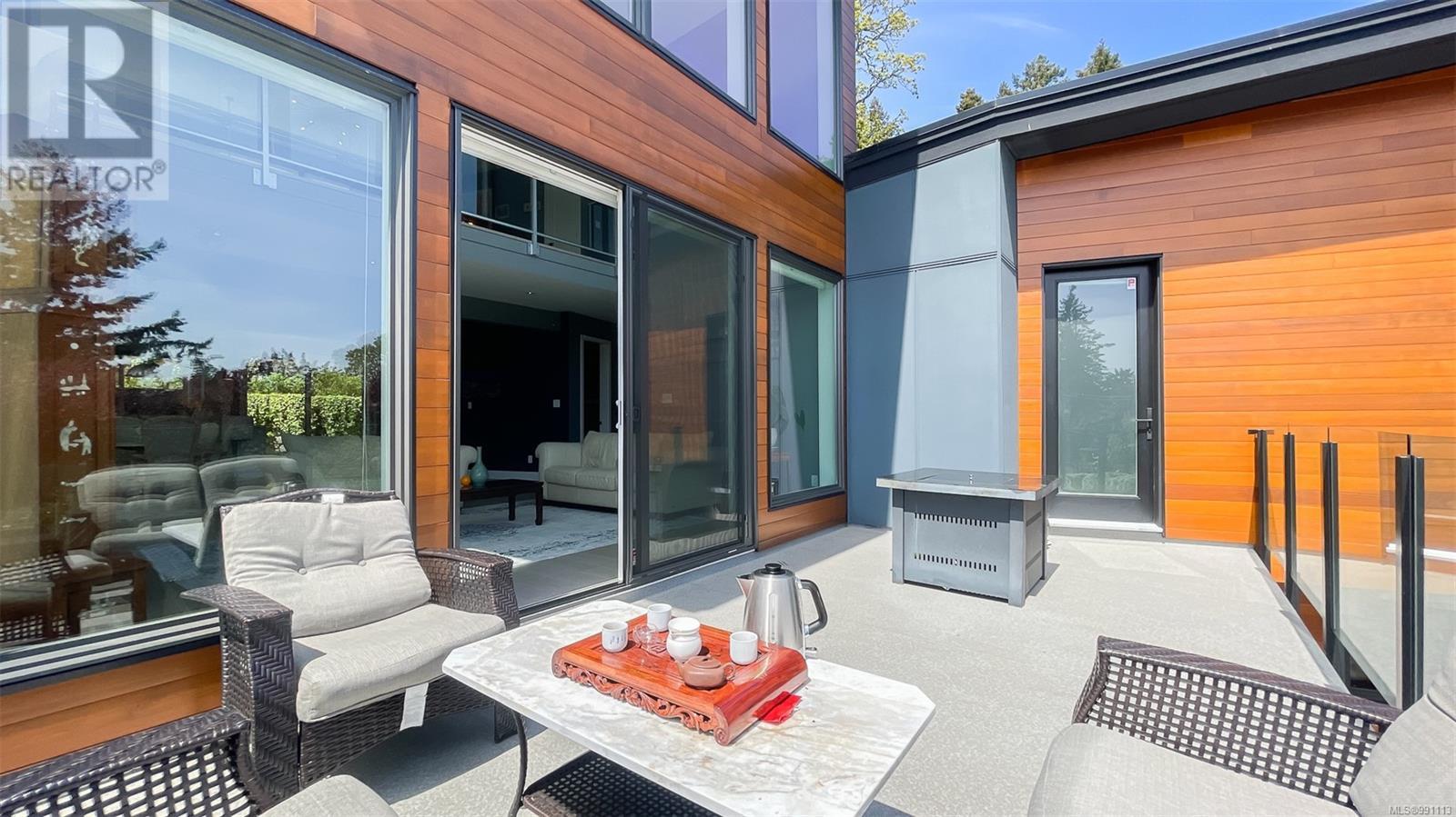 Photo 31 of 3894 Wilkinson Rd, Saanich BC