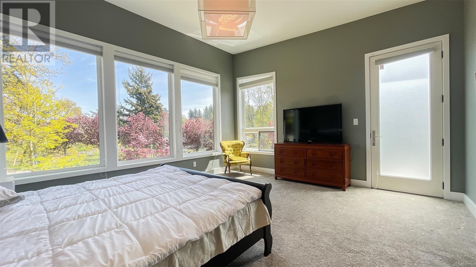 Photo 32 of 3894 Wilkinson Rd, Saanich BC