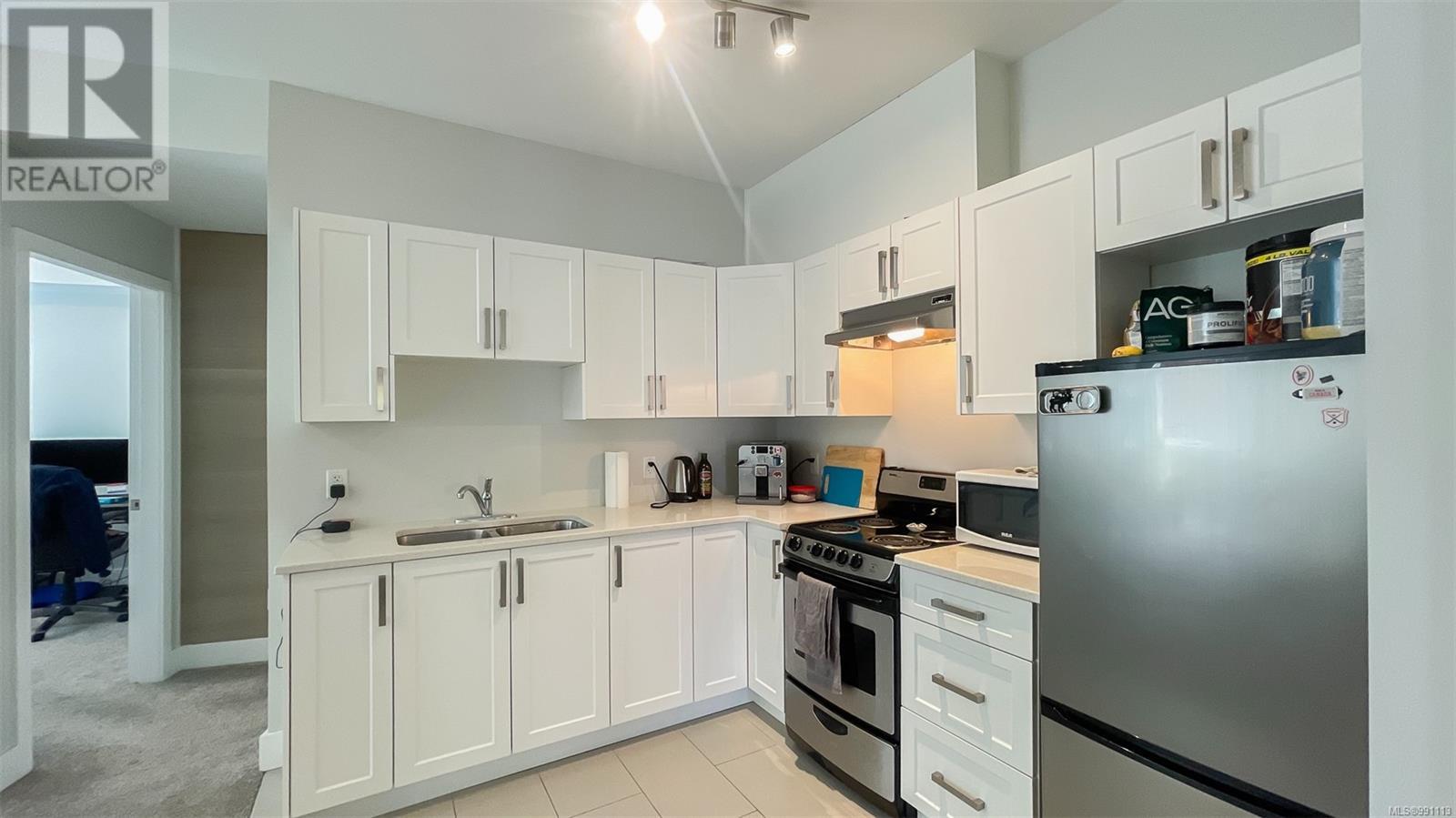 Photo 35 of 3894 Wilkinson Rd, Saanich BC