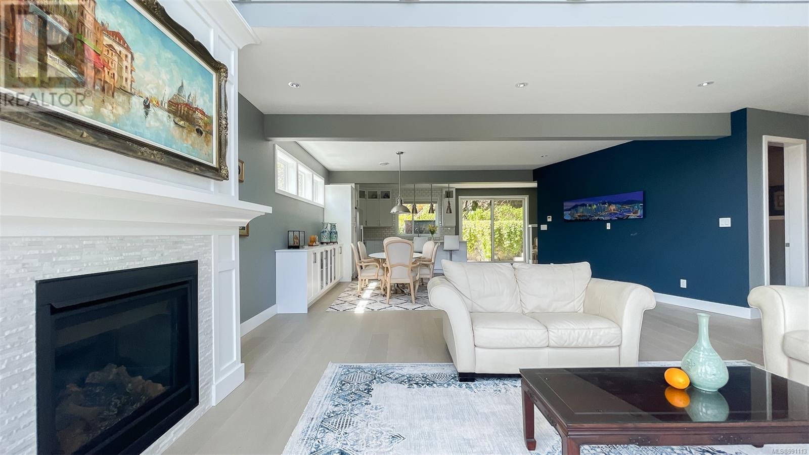 Photo 4 of 3894 Wilkinson Rd, Saanich BC