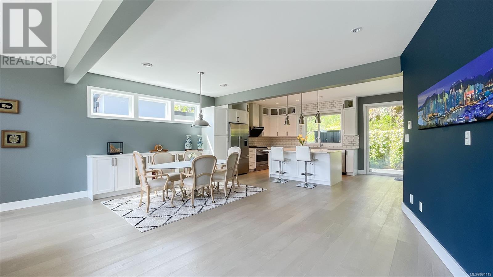 Photo 5 of 3894 Wilkinson Rd, Saanich BC