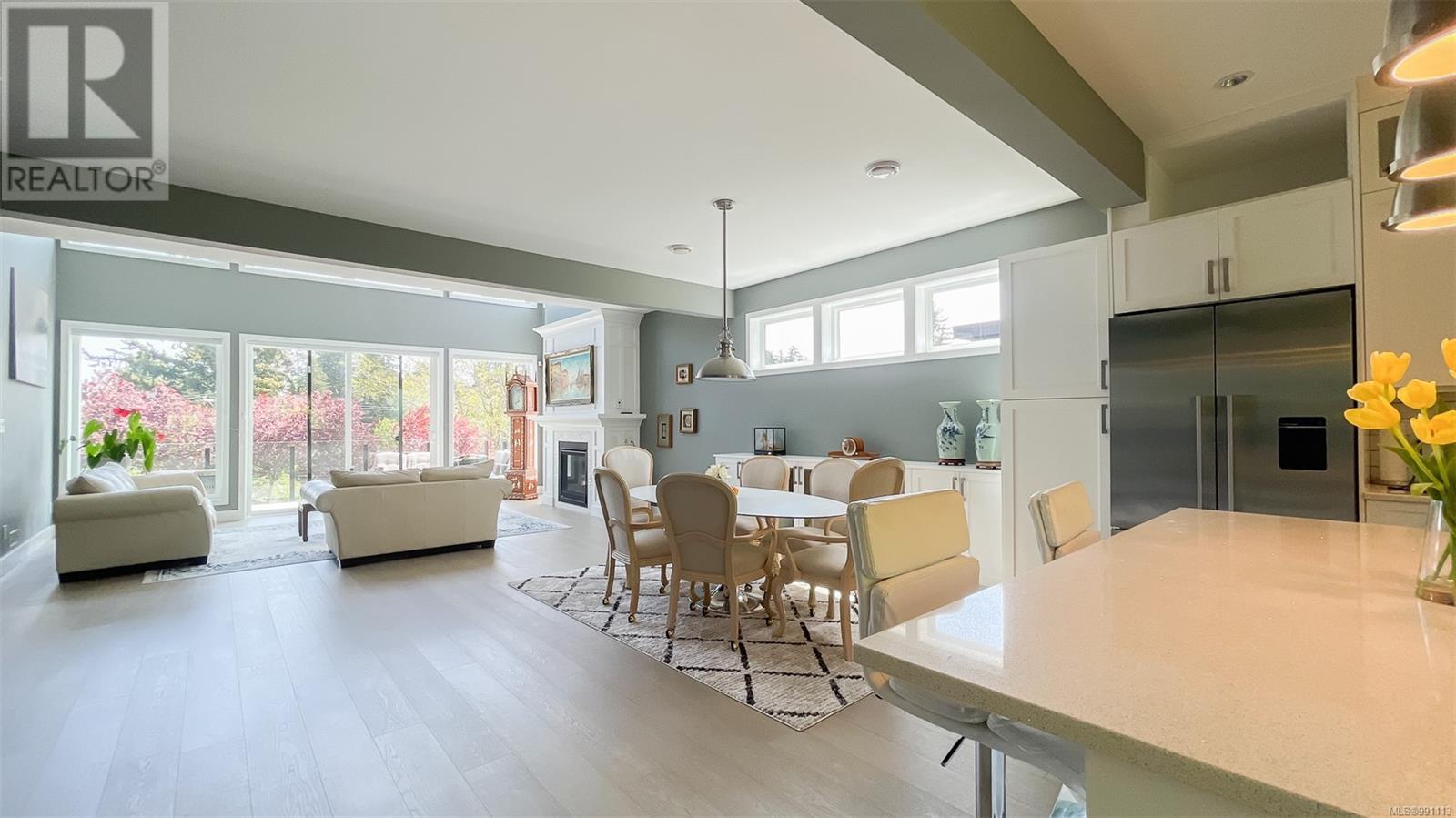 Photo 8 of 3894 Wilkinson Rd, Saanich BC