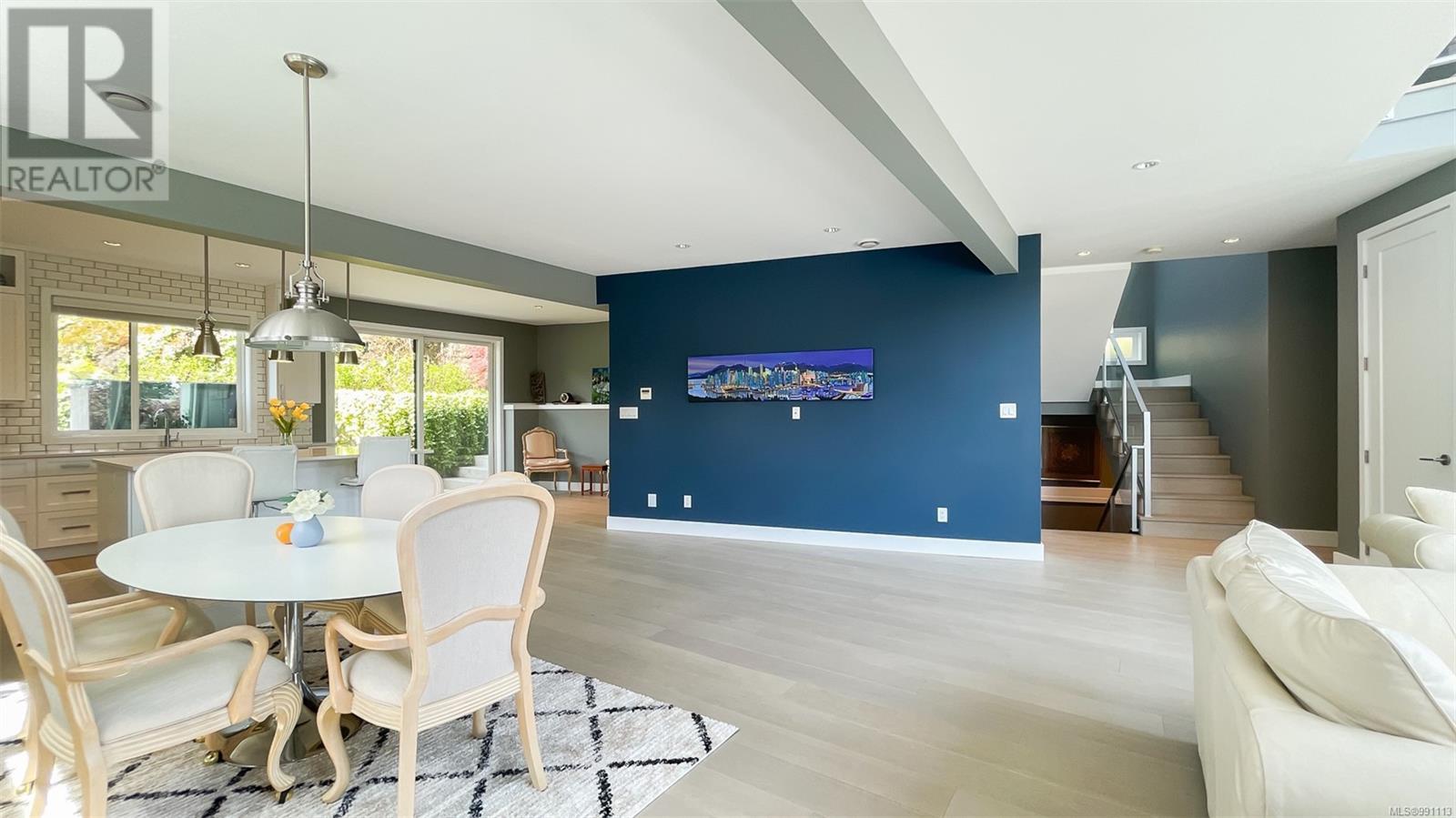 Photo 9 of 3894 Wilkinson Rd, Saanich BC