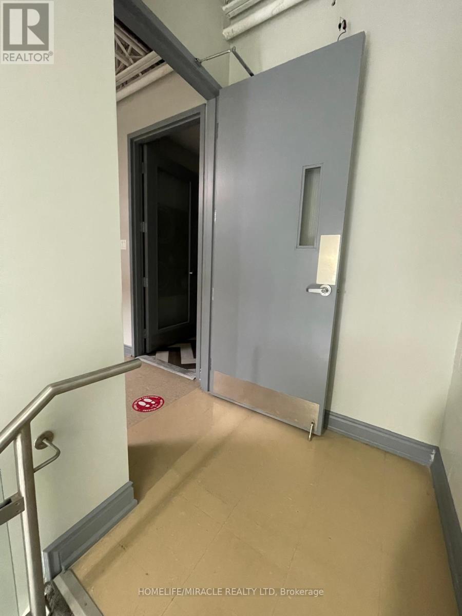 Photo 3 of 7195 Tranmere Drive, Mississauga ON