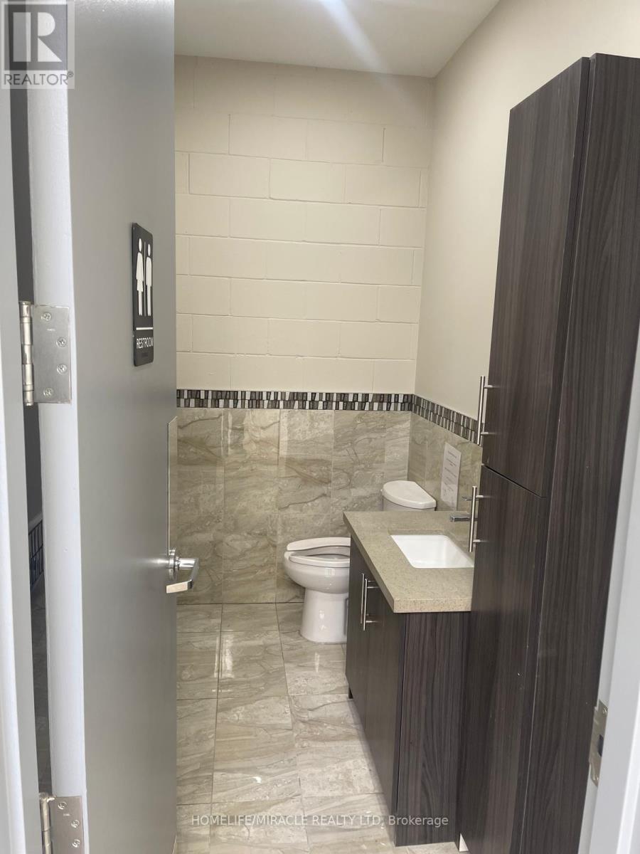 Photo 8 of 7195 Tranmere Drive, Mississauga ON