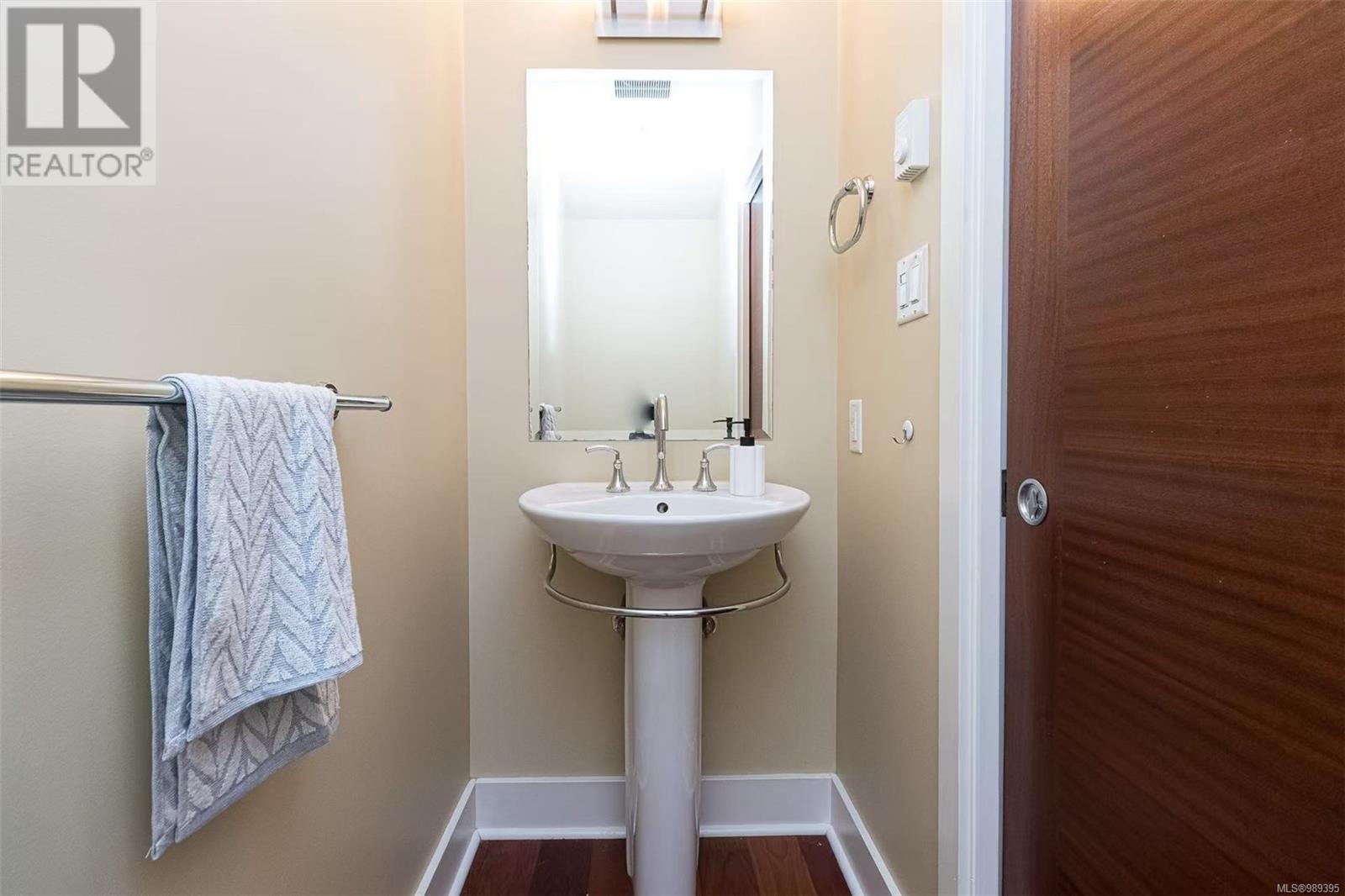 703 828 Rupert Terrace, Victoria