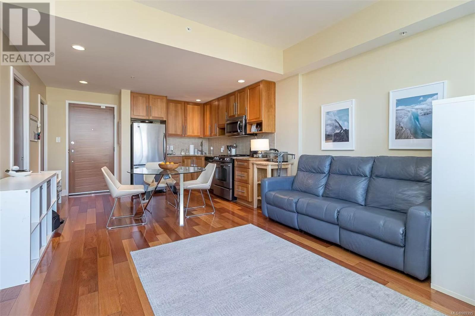 703 828 Rupert Terrace, Victoria