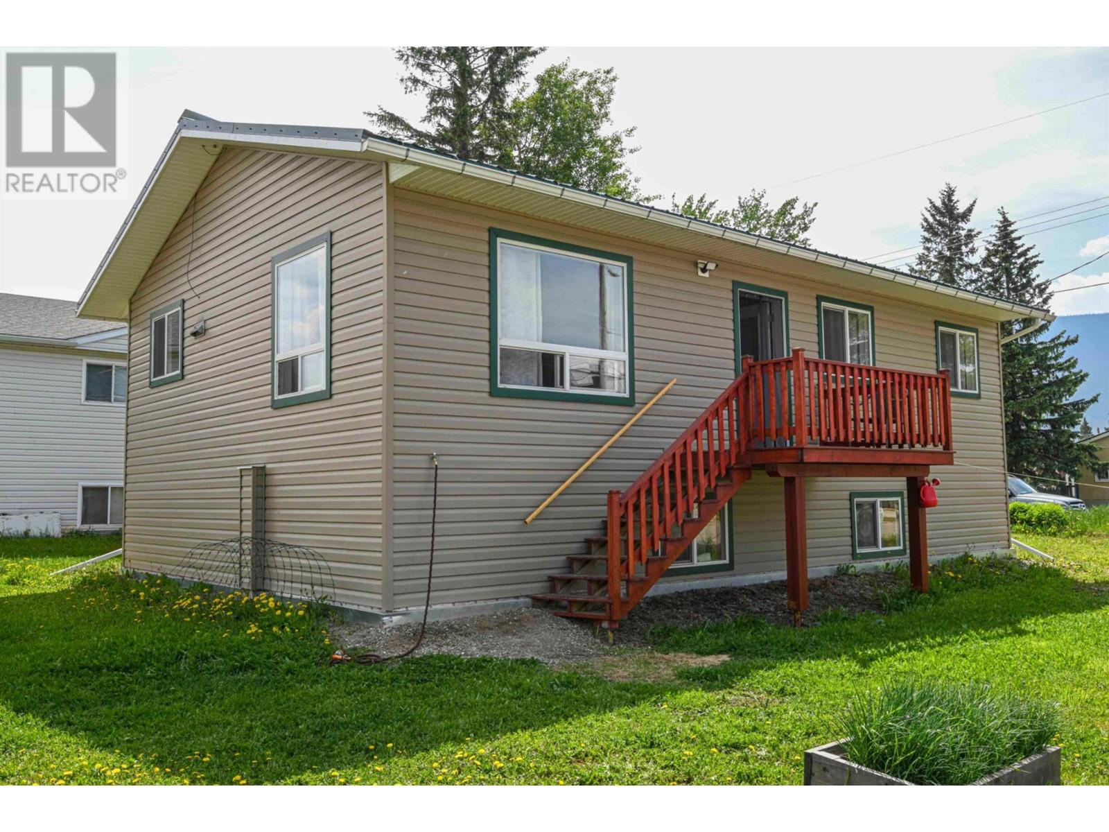 Photo 15 of 806 4th Avenue, Mcbride BC