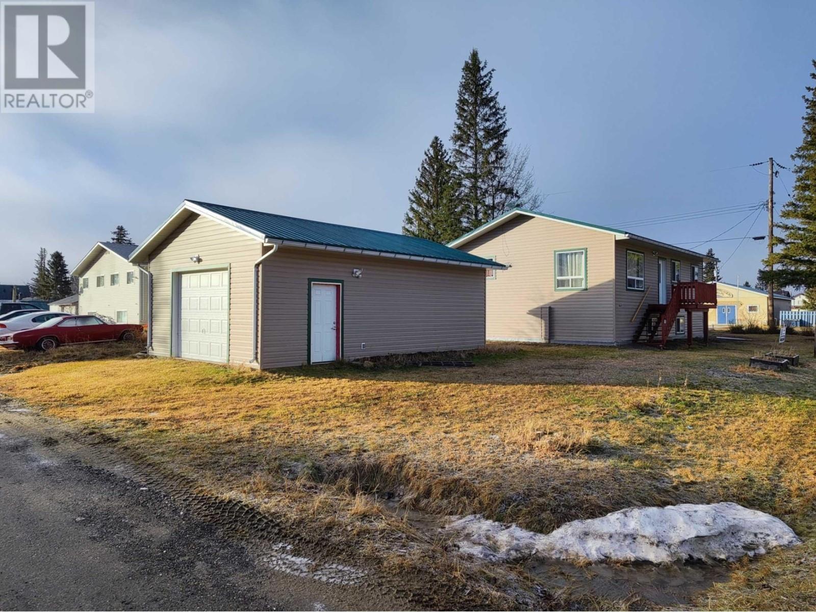 Photo 26 of 806 4th Avenue, Mcbride BC
