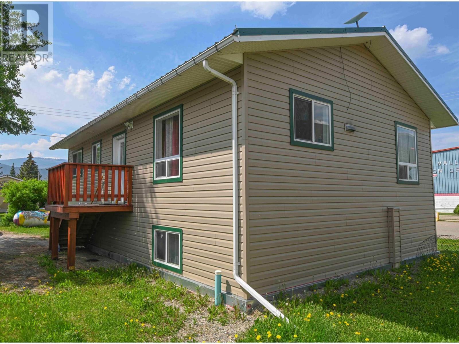 Photo 5 of 806 4th Avenue, Mcbride BC