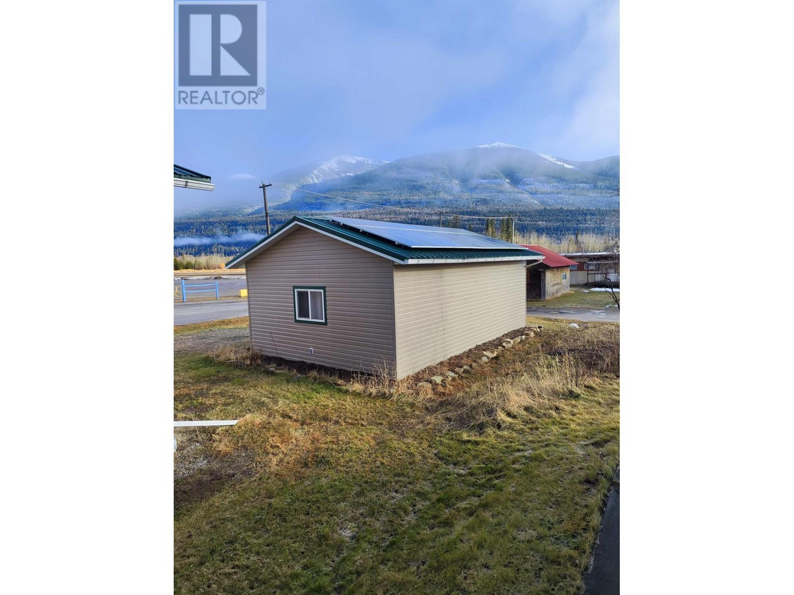 Photo 14 of 806 4th Avenue, Mcbride BC