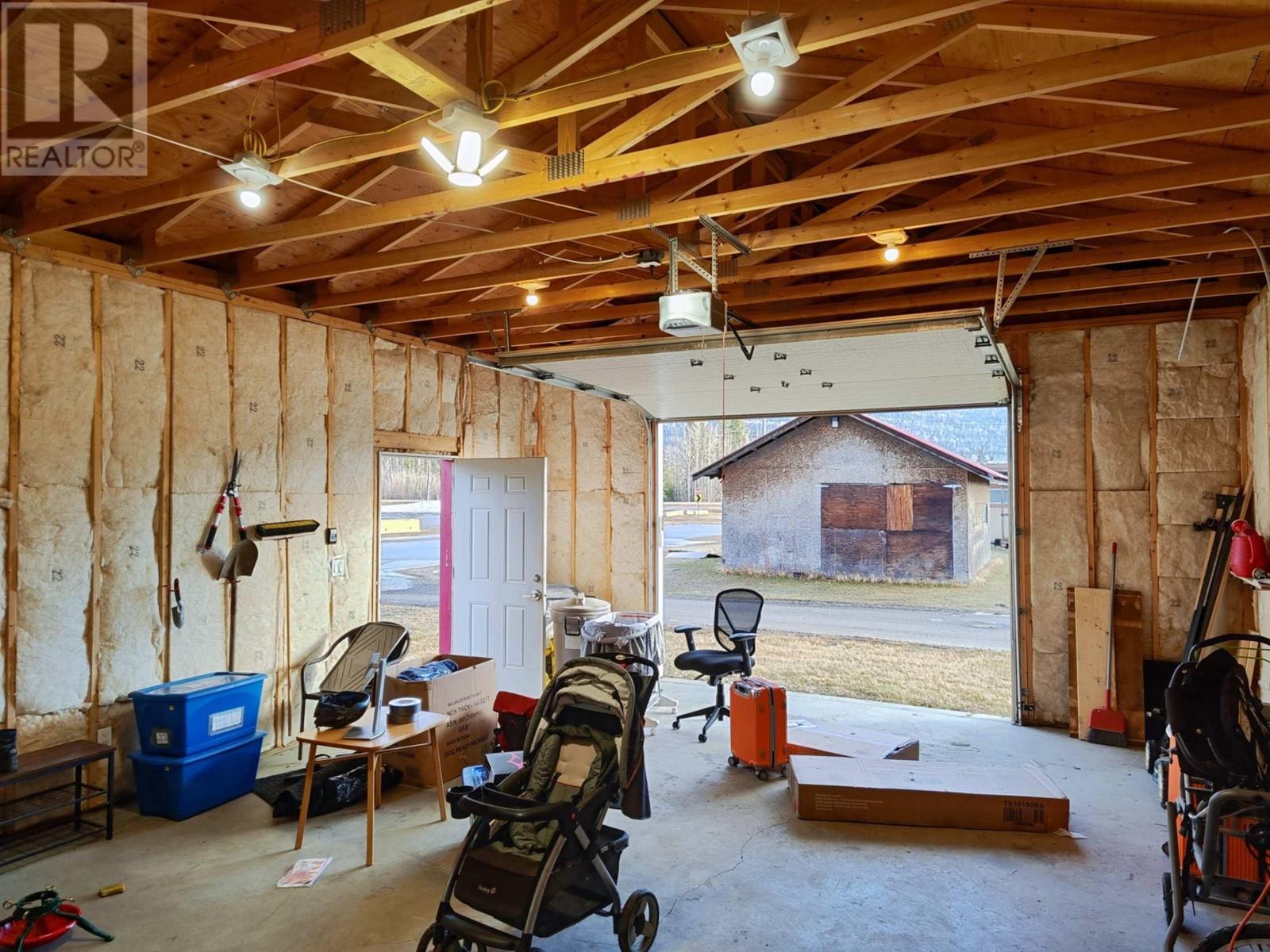 Photo 10 of 806 4th Avenue, Mcbride BC