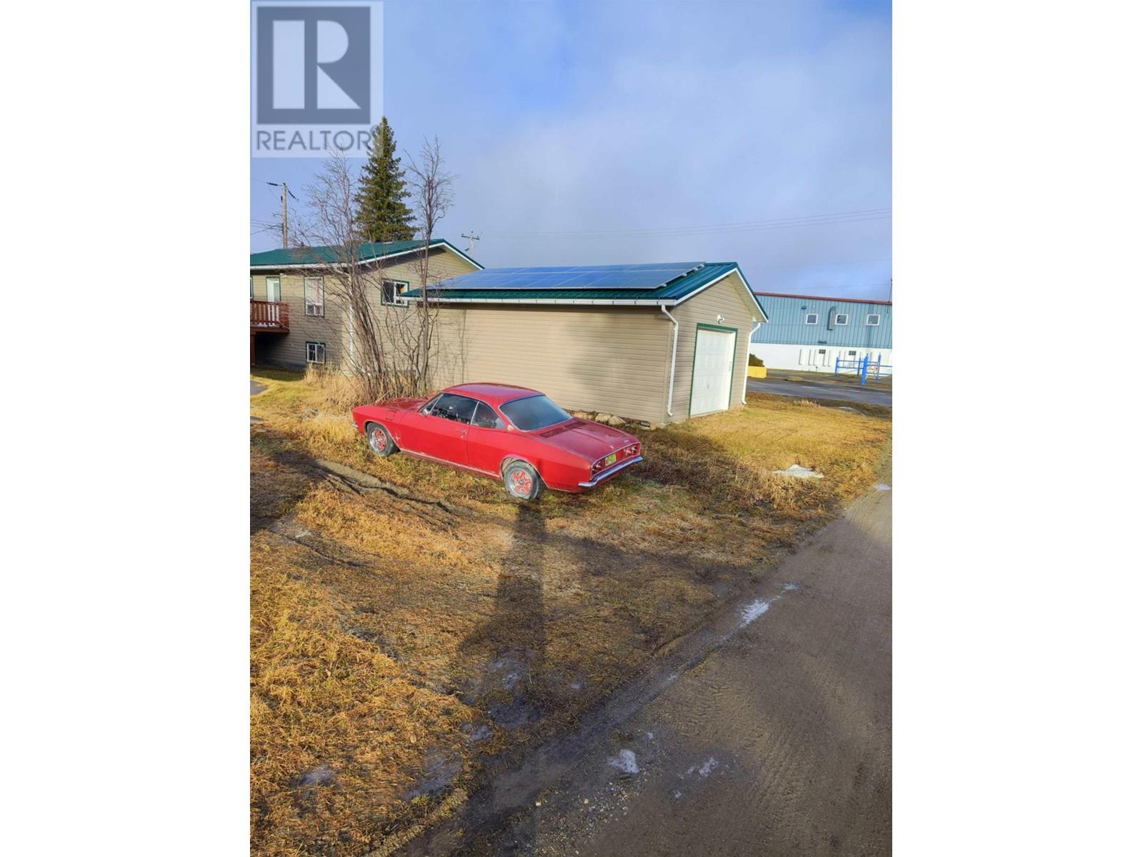 Photo 8 of 806 4th Avenue, Mcbride BC