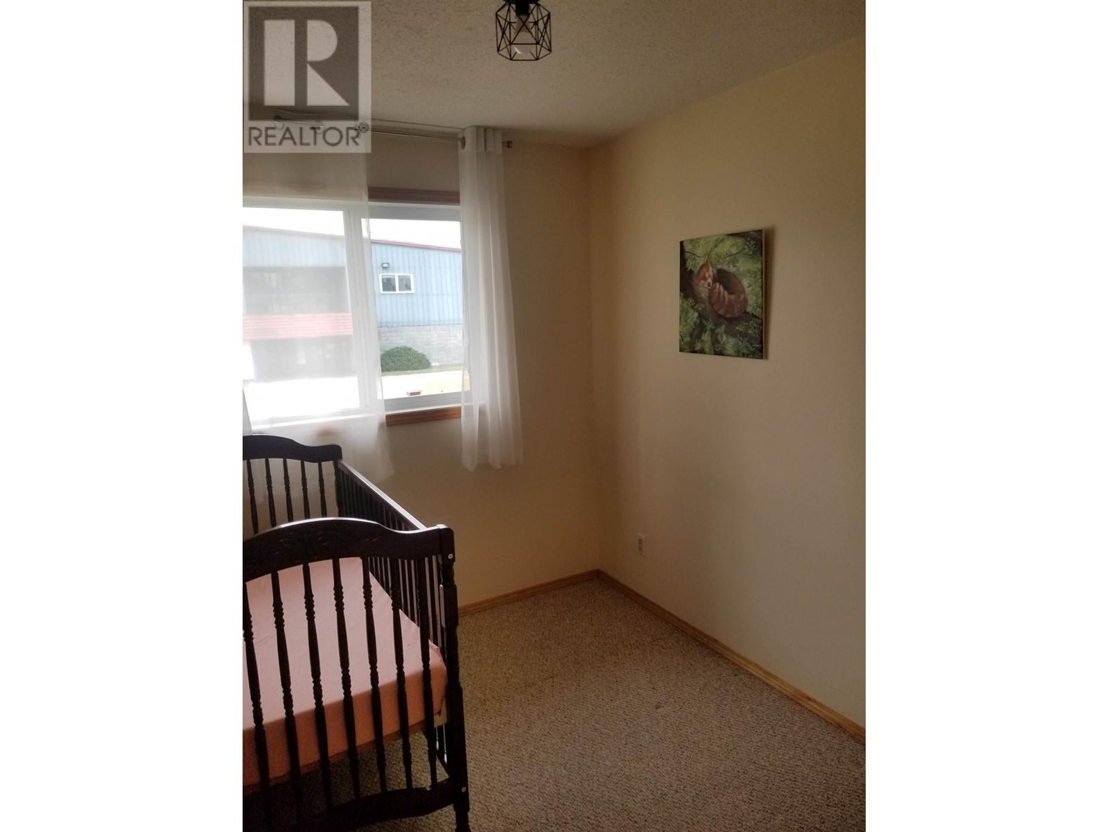Photo 2 of 806 4th Avenue, Mcbride BC