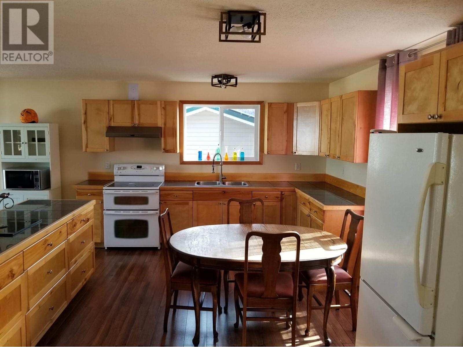 Photo 29 of 806 4th Avenue, Mcbride BC