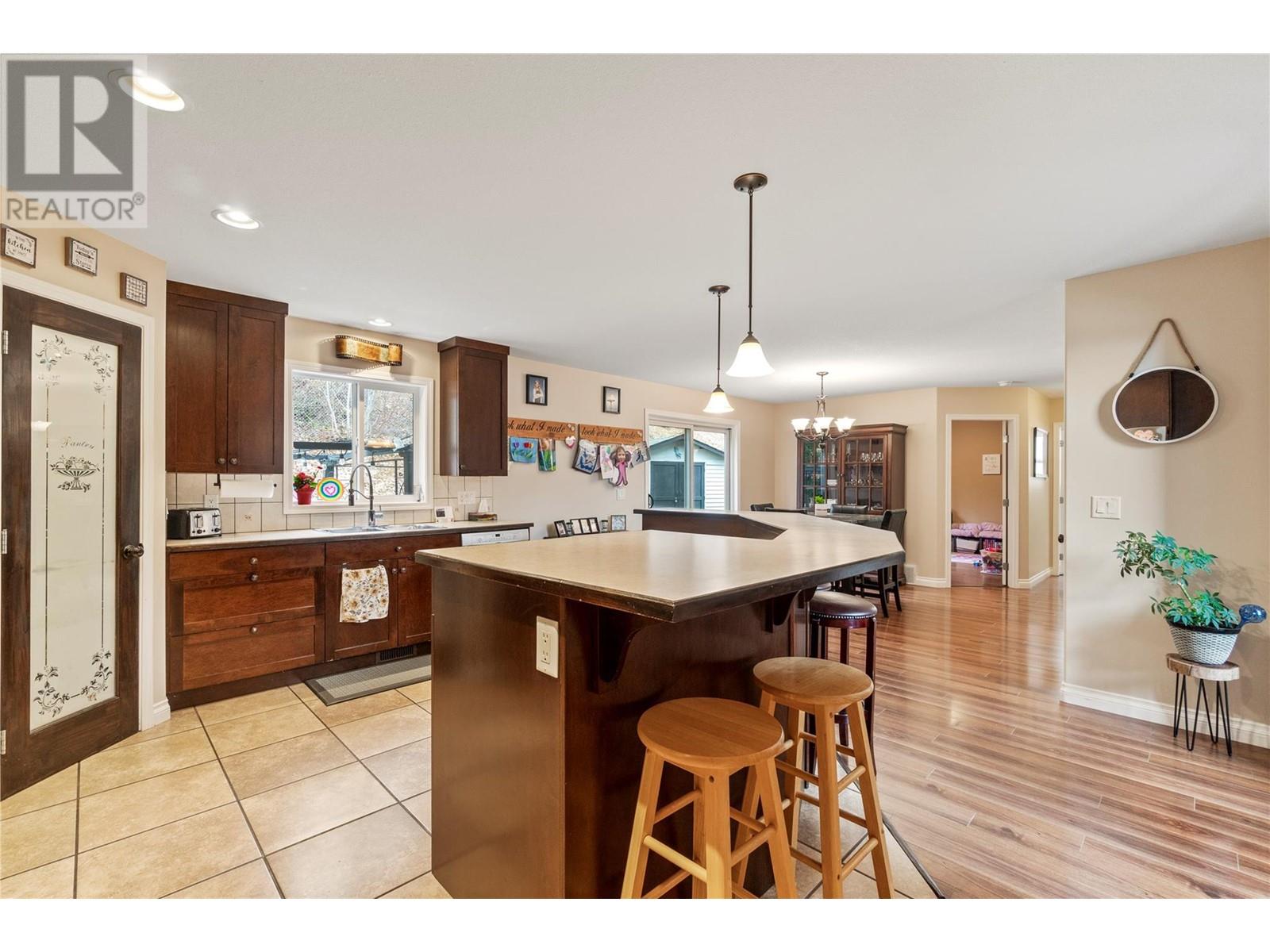  760 37 Street Southeast, Salmon Arm