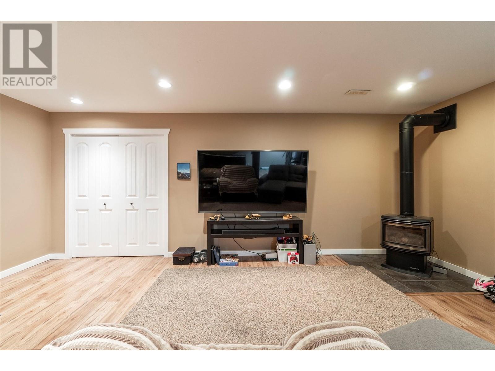  760 37 Street Southeast, Salmon Arm