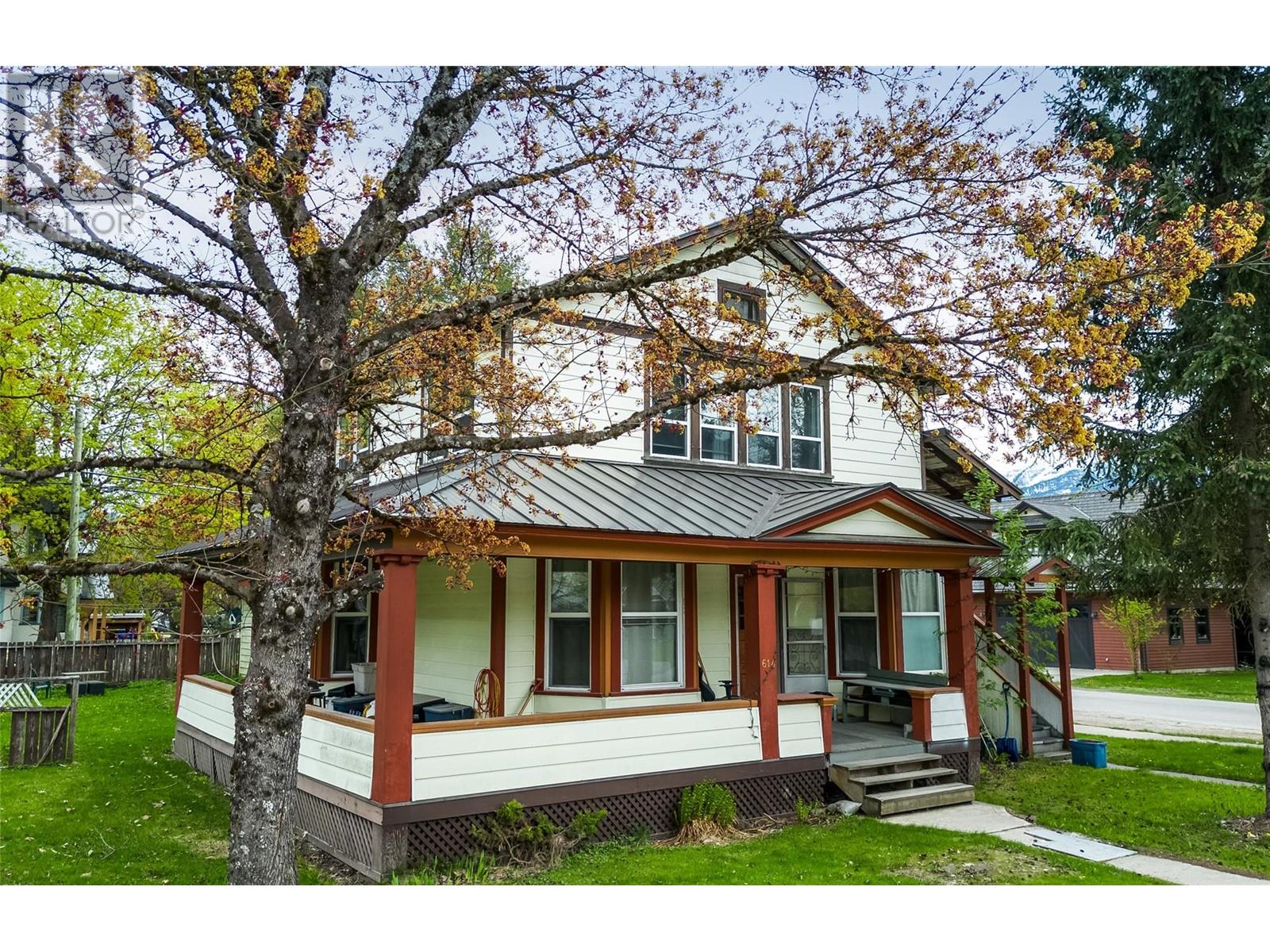 614 Mackenzie Avenue, Revelstoke
