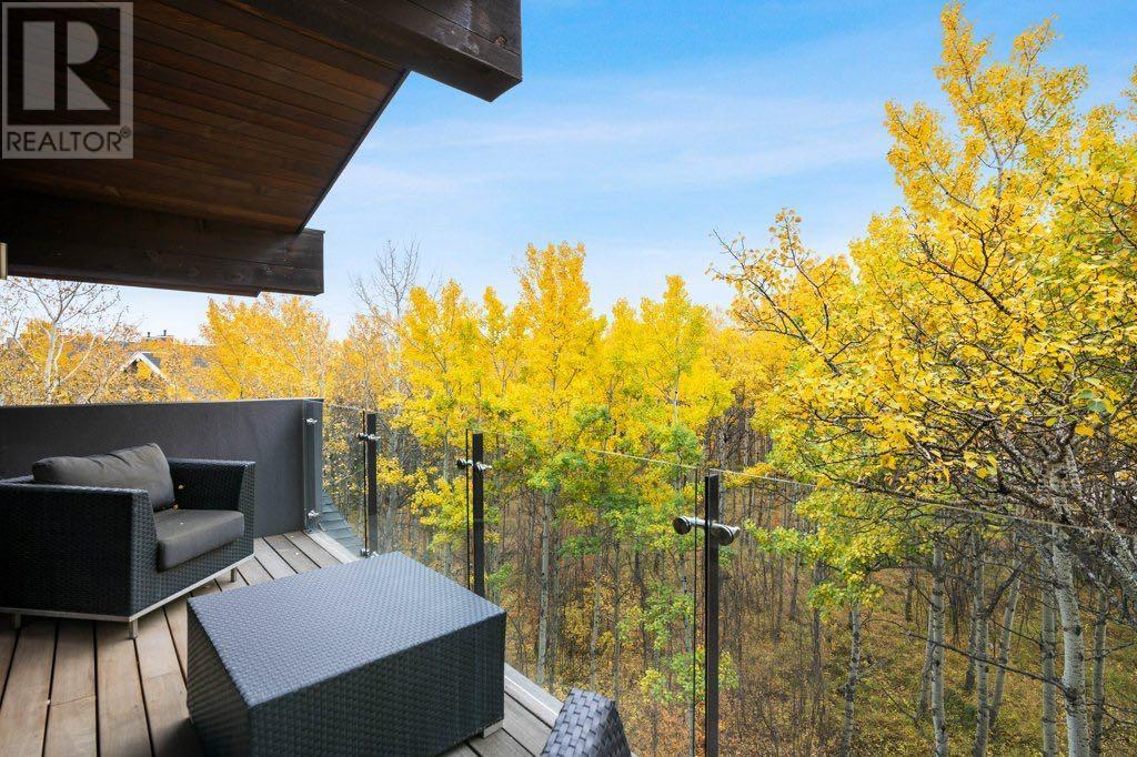 Single Family House for Sale in  Posthill Drive SW Springbank Hill Calgary 