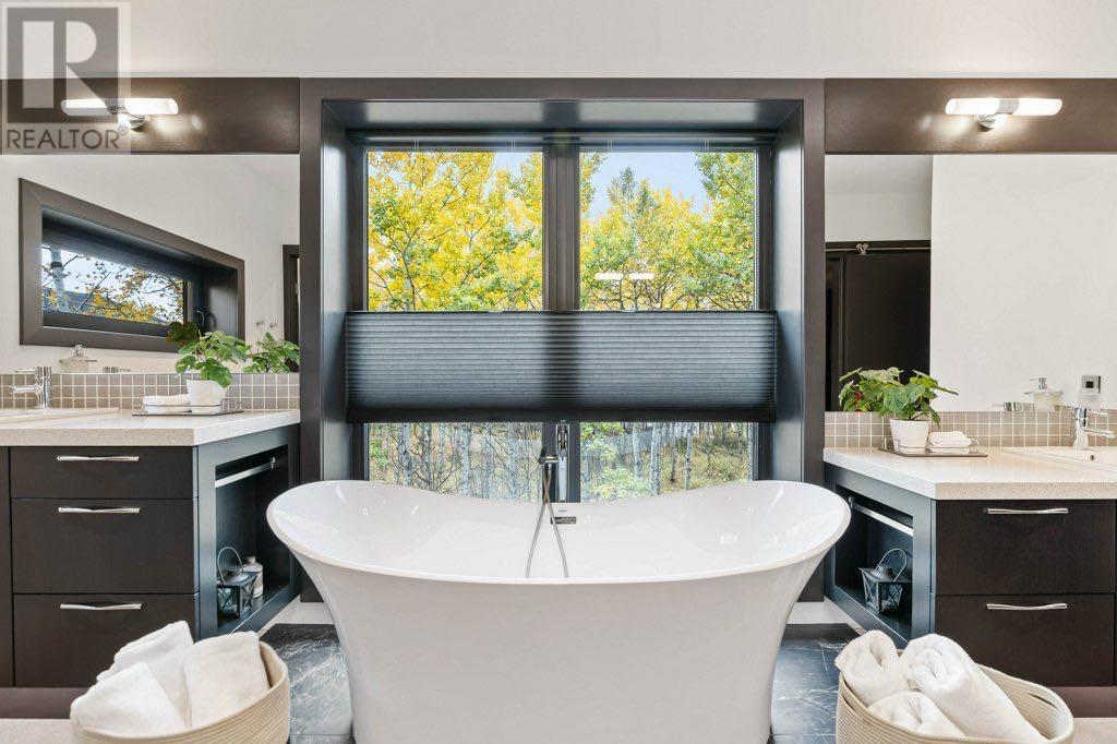 Single Family House for Sale in  Posthill Drive SW Springbank Hill Calgary 