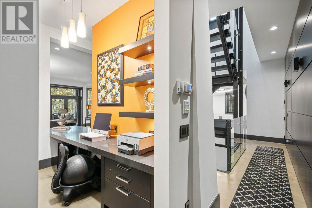 Single Family House for Sale in  Posthill Drive SW Springbank Hill Calgary 